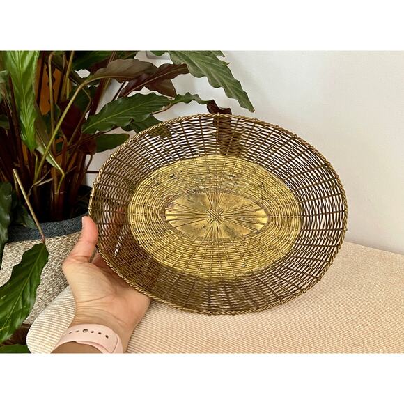 Vintage Brass Woven Basket, Oval Bread Basket, Gold Metal Basket - Picture 2 of 10